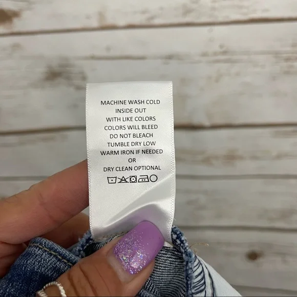 NWT Zenana Medium Wash Denim High Rise Raw Hem Shorts - Picture 7 of 8